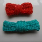 Crochet bow brooches